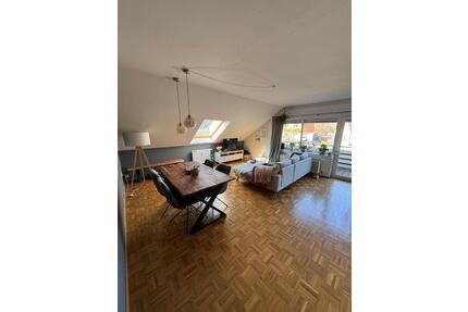 3-Zi.-Dachgeschosswohnung mit Balkon und schönem Ausblick - Horn-Bad Meinberg