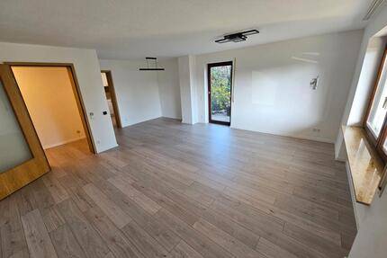 Frisch renovierte 2-Zimmer-Wohnung mit neuer Einbauküche uvm. - Rosenberg