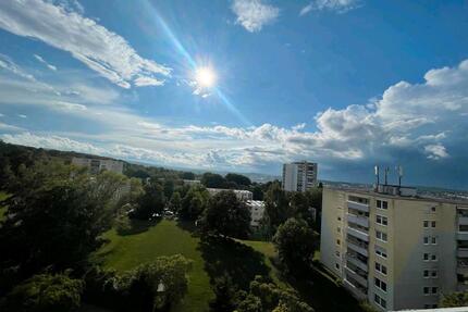Exklusive 3 ZWG in Toplage mit EBK, Garage und Balkon mit Traumha - Pforzheim Eutingen