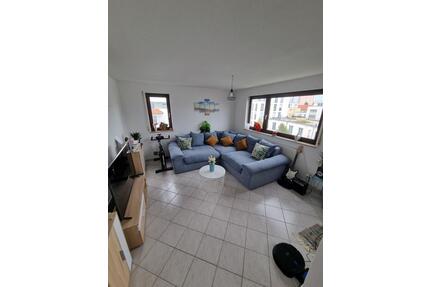 Helle vollmöbliete 3-Zi Wohnung mit Balkon und TG in Filderstadt