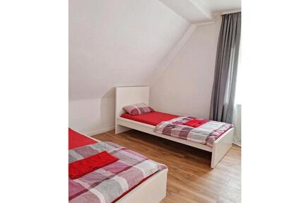 Möblierte Dachgeschoss-Wohnung in Lonnerstadt, Höchstadt - Mühlhausen