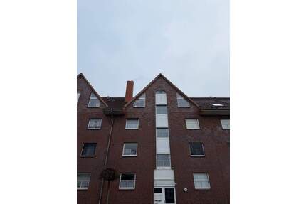Moderne Maisonette-Wohnung mit Balkon, viel Licht & Tiefgarage - Elmshorn