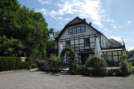 2 x 160m² Wohnung + 1800m² Garten - Reichshof