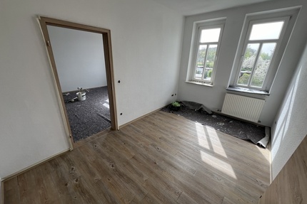 Erstbezug nach hochwertiger Sanierung! Charmante 2-Zimmer-Wohnung mit Balkon und Aussicht! - Gera