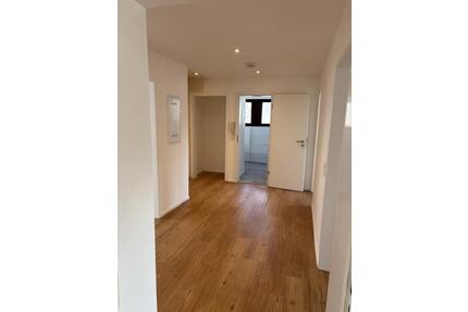 Frisch sanierte 4.5 Zi Wohnung mit Garten & Terrasse - Gelnhausen