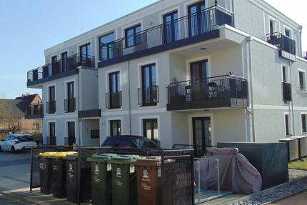 Sonnige Neubau Wohnung 2 Zimmer, Einbauküche, Balkon, Stellplatz - Fuldatal