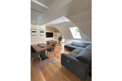 Moderne 3-Zi.-DG-Wohnung | Balkon | Wallbox | Glasfaser - Hohen Neuendorf