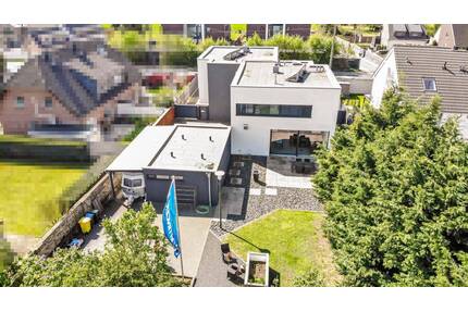 Architektenhaus im Bauhausstil * offene Wohn-Ess-Küchenlandschaft * hausinterner Aufzug * zwei offene Kamine * große... - Langenfeld Reusrath