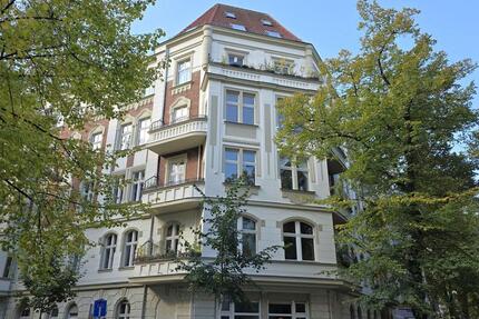 Bezugsfreie, renovierte Altbauwohnung nahe Berlin Südkreuz
