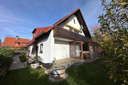 Großes Zweifamilienhaus, in begehrter, ruhiger Lage von Fürth Dambach