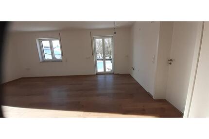 Helle 3 Zimmer Wohnung 64 m² - 575,00&nbsp;EUR Kaltmiete, ca.&nbsp; 64,00&nbsp;m&sup2; in Mengkofen (PLZ: 84152)