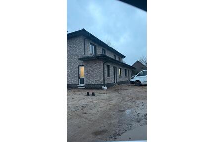 Neubau-Doppelhaushälfte - 1.600,00&nbsp;EUR Kaltmiete, ca.&nbsp; 140,00&nbsp;m&sup2; in Rastede (PLZ: 26180)