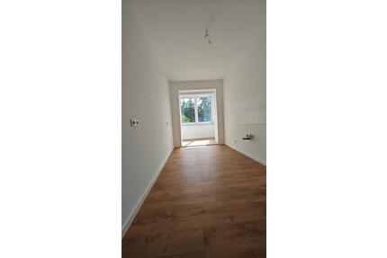 Charmante 2‑Zimmer‑Wohnung mit Wintergarten – renoviert und nach Wunsch gestaltet. - Leipzig Südost