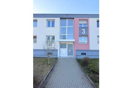 Sofort frei! Gepflegte 3 Zimmerwohnung mit zwei Bädern, Balkon und Tiefgarage - Sankt Georgen im Schwarzwald Stadtgebiet