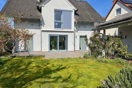 Haus zum Kaufen in Altrip 670.000,00 € 151 m²