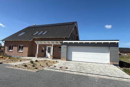 Einfamilienhaus mit Doppelgarage in Wahrenholz