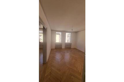 Moderne Eleganz trifft klassischen Charme - Kernsanierte 5-Zimmerwohnung in Nürnberg
