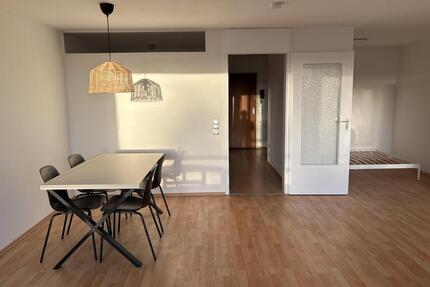 Frisch renovierte 1,5-Zi.-Wohnung, möbliert, Balkon & TG in Böblingen