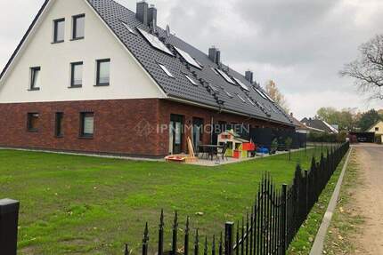Modernes Reihenhaus mit ausgebautem Dachboden, Großcarport, Kaminanschluss & Sonnenterrasse - Rostock Nienhagen
