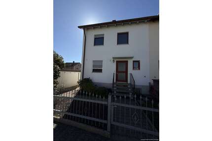 Haus zum Kaufen in Höchstadt an der Aisch 330.000,00 € 102 m²