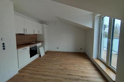 Inmitten einer ruhigen, ländlichen Umgebung entsteht dieses Mehrfamilienhaus mit sieben Wohneinheiten – ein Ort für alle, die modernes Wohnen schätzen und gleichzeitig die Nähe zur Natur... - Süderbrarup