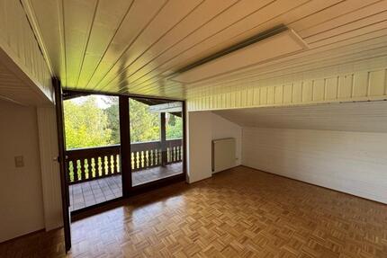 Dachgeschosswohnung mit großem Balkon in BW-Reinhardshausen – frisch renoviert - Bad Wildungen