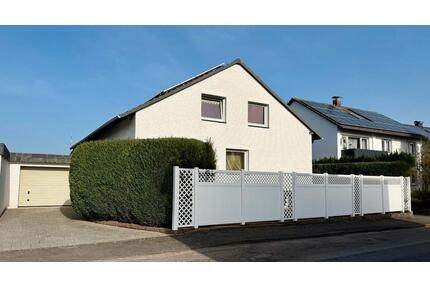 Ein- Zweifamilienhaus mit PV-Anlage und Fernblick - Beverungen