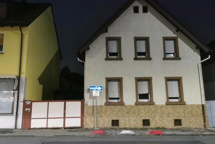 Zweifamilienhaus in Kelsterbach – 140 m², 2 WE, Garage & Carport