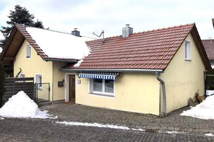 Bayerischer Wald: Sanierungsbedürftiges Einfamilienhaus in Thurmansbang