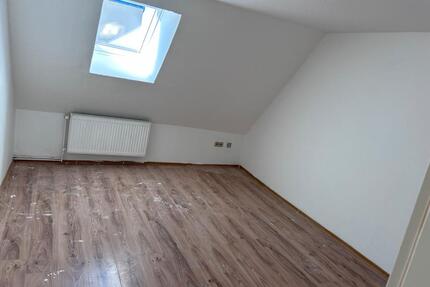 Renovierte Wohnung - 800,00&nbsp;EUR Kaltmiete, ca.&nbsp; 85,00&nbsp;m&sup2; in Varel (PLZ: 26316)