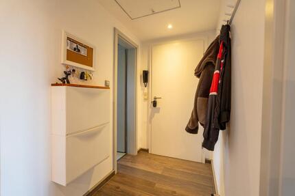 Große Dachgeschosswohnung mit privatem Gartenanteil - Wiesbaden Mainz-Amöneburg