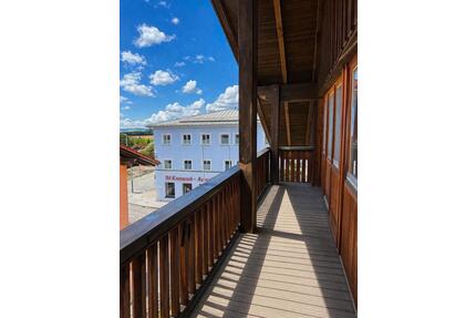 Helle 120 m² Dachgeschosswohnung, 2,5 Zimmer Wohnung - Bad Griesbach im Rottal