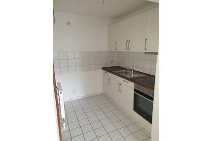 2-Zimmer Wohnung im 1. OG mit Einbauküche, Balkon und Aufzug, Mannichswalder Platz, Crimmitschau