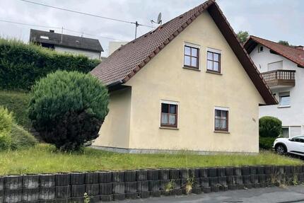 Charmantes Einfamilienhaus mit Garten - Neunkirchen