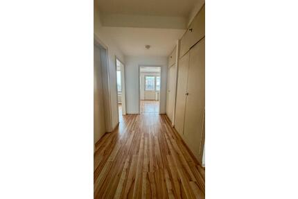 Schicke Wohnung im Zooviertel! Mit Küche und Balkon! Renoviert! - Düsseldorf Düsseltal