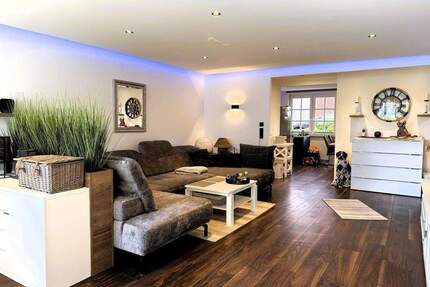 Eutiner Adresslage. Einmalige, sanierte 3-Zimmer-Designwohnung mit Loggia und Seeblick.