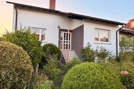 Einfamilienhaus mit ausgebautem Souterrain und schönem Garten - Fußgönheim