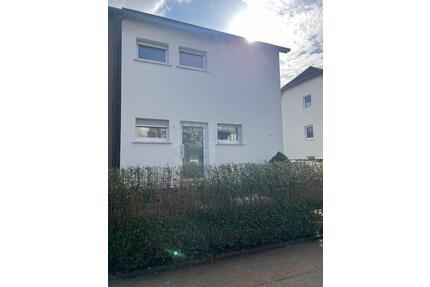 Reihenhaus mit Garten - 1.295,00&nbsp;EUR Kaltmiete, ca.&nbsp; 100,00&nbsp;m&sup2; in Holzwickede (PLZ: 59439)