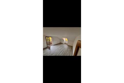Dachgeschosswohnung - 750,00&nbsp;EUR Kaltmiete, ca.&nbsp; 62,00&nbsp;m&sup2; in Teising (PLZ: 84576)