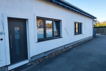 Mehrfamilienhaus mit Garagen und Halle - Werl