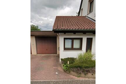 Ruhige 1 Zimmer Wohnung mit separatem Eingang & Garage - Heusweiler