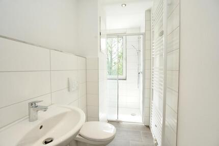 Erstbezug Dusche großes Wohnzimmer - Chemnitz Adelsberg