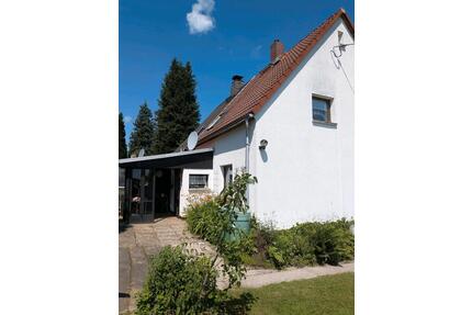 Doppelhaushälfte - 96.000,00&nbsp;EUR Kaufpreis, ca.&nbsp; 60,00&nbsp;m&sup2; in Hohenstein-Ernstthal (PLZ: 09337)