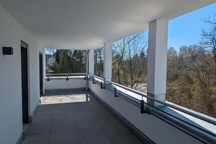 Wohnen in Mittefels ! Neubauwohnung mit großer überdachter Terrasse! - Straubing