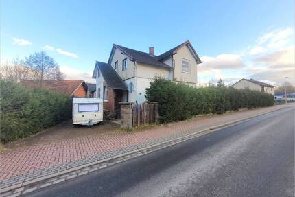 Gemütliches Ein- bis Zweifamilienhaus samt Anbau und großem Grundstück - Dassel