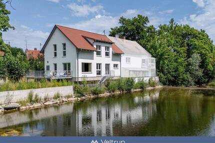 EINZIGARTIGES HAUS AN DER AMPER: MODERNES WOHNEN ÜBER HOCHWASSERNIVEAU - Fürstenfeldbruck