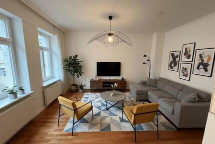 Wohnung am Hölderlinplatz: 87m² mit Balkon & Parkett - Stuttgart Stuttgart-West