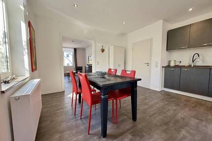 Bezugsfertige 2-Zimmer-Wohnung mit stilvoller Möblierung und Wintergarten - Wuppertal-Elberfeld