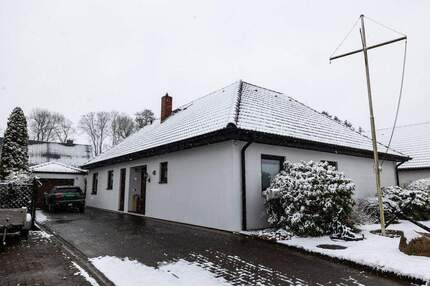 *** VOLLE FAHRT VORAUS durch den SCHNEE in den MODERNISIERTEN BUNGALOW mit AUSBAURESERVE *** - Lemwerder Deichshausen