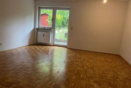 Sehr schöne 4-Zimmerwohnung mit Terrasse und Gartenanteil in Regensburg